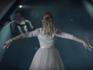 Смысл клипа Максим - Золотыми рыбками