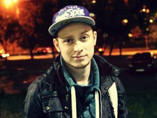 Малиновый свет текст песни и слова Леша Свик